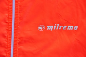 milremo veste coupe vent légère réspirante et déperlante basic orange fluo running cyclisme matière polyamide 
